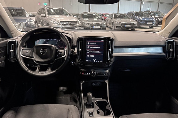 Volvo XC40 12 of 19