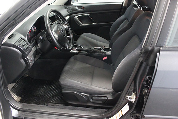 Subaru Legacy 8 of 19
