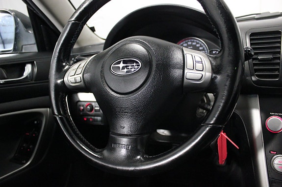 Subaru Legacy 15 of 19