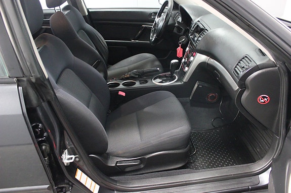 Subaru Legacy 9 of 19