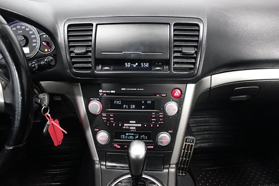 Subaru Legacy 16 of 19