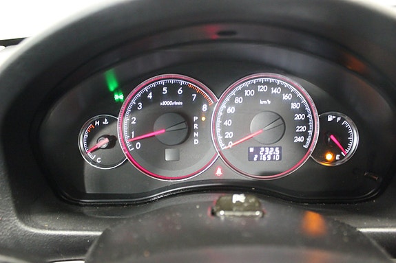 Subaru Legacy 14 of 19