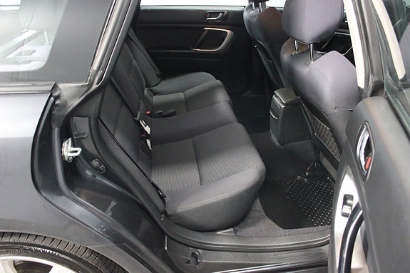 Subaru Legacy 11 of 19