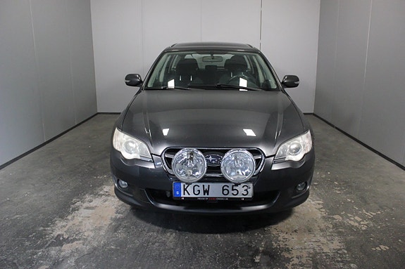 Subaru Legacy 5 of 19