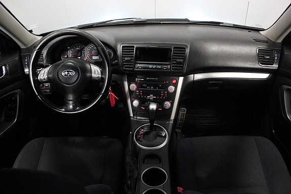 Subaru Legacy 12 of 19