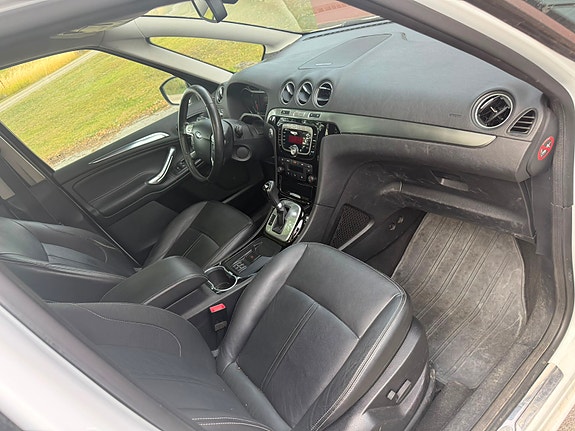 Ford S-MAX 6 of 7