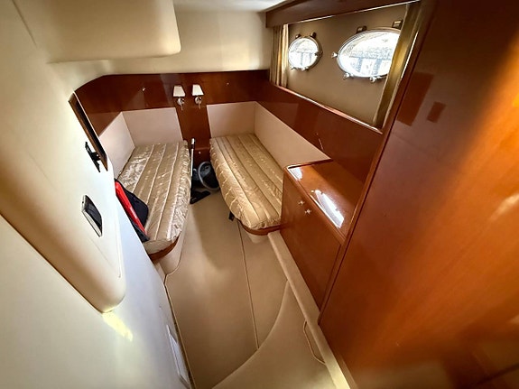 Princess 57 FLY -2006 | 2 x Volvo Penta D12-800 9 of 12