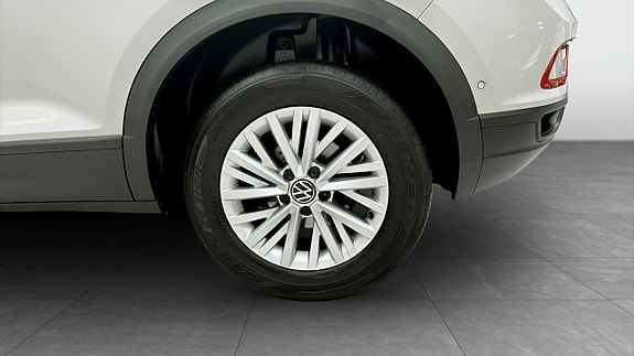 Volkswagen T-Roc 6 of 12