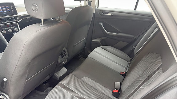 Volkswagen T-Roc 11 of 12
