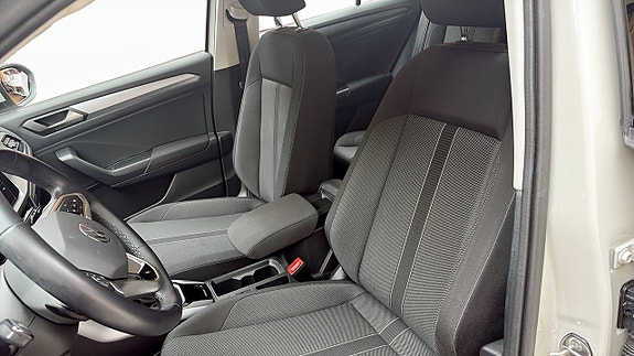 Volkswagen T-Roc 8 of 12