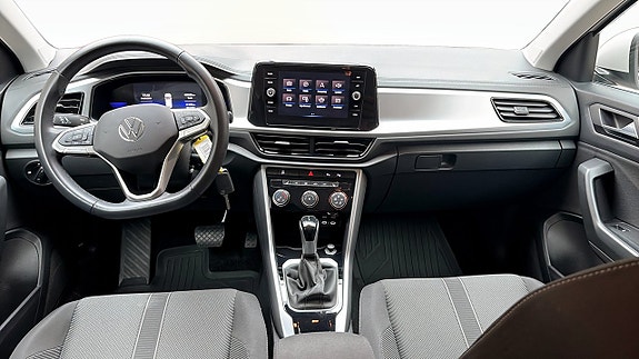 Volkswagen T-Roc 10 of 12