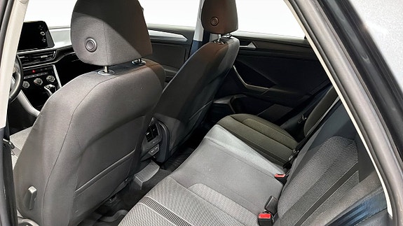 Volkswagen T-Roc 11 of 12