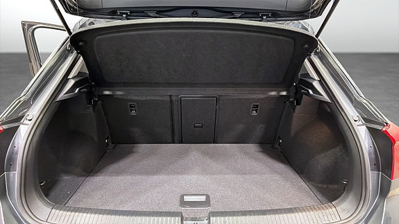 Volkswagen T-Roc 12 of 12
