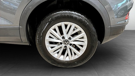 Volkswagen T-Roc 6 of 12