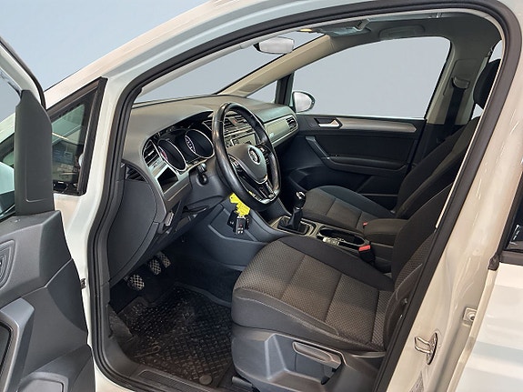 Volkswagen Touran 7 of 22