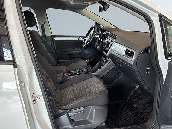 Volkswagen Touran 10 of 22