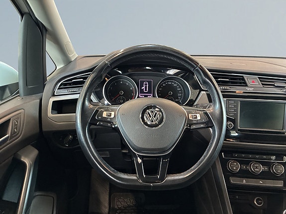 Volkswagen Touran 9 of 22