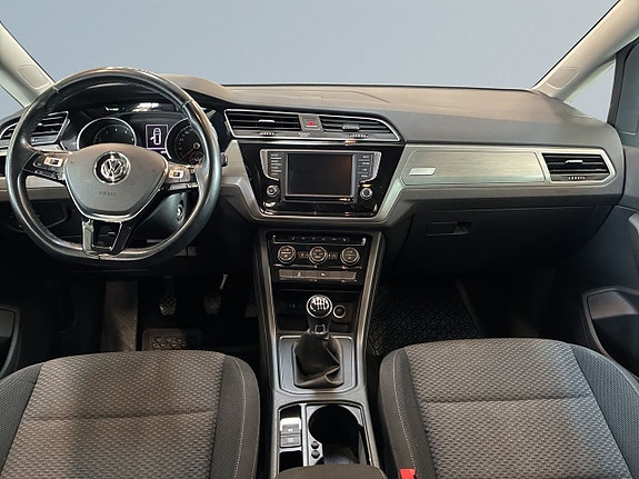 Volkswagen Touran 8 of 22