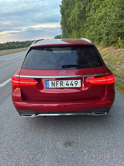 Mercedes-Benz E220 4 of 10