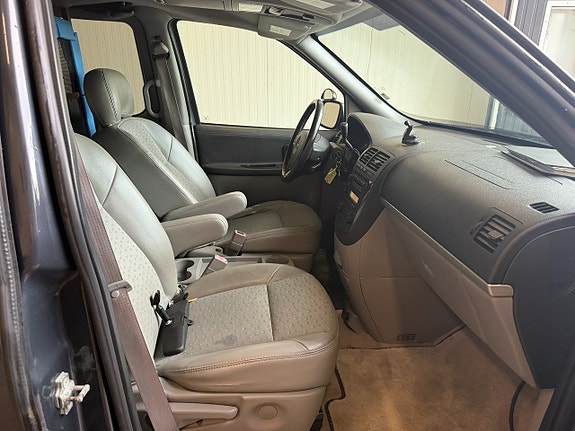 Chevrolet Uplander 8 of 30