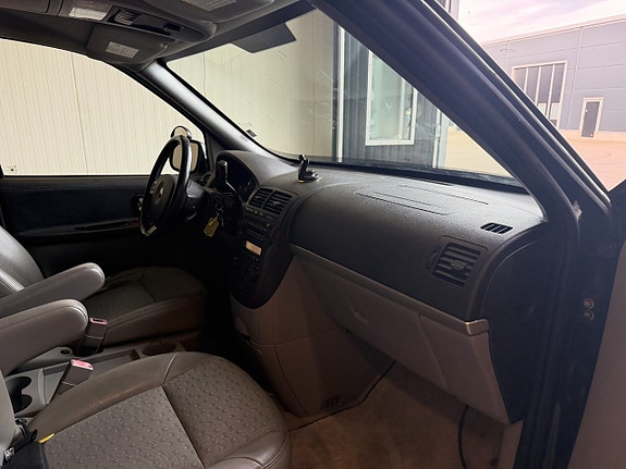 Chevrolet Uplander 9 of 30