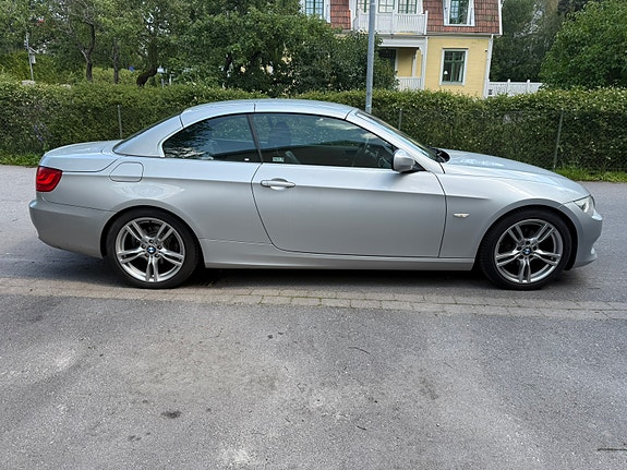 BMW 320i 2 of 5