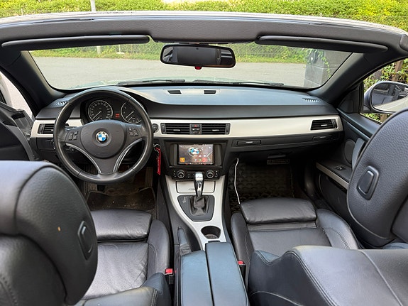 BMW 320i 3 of 5
