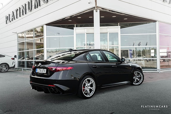 Alfa Romeo Giulia Quadrifoglio 2 of 25