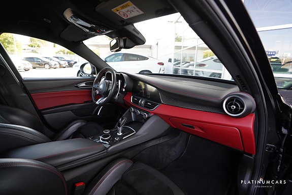 Alfa Romeo Giulia Quadrifoglio 7 of 25