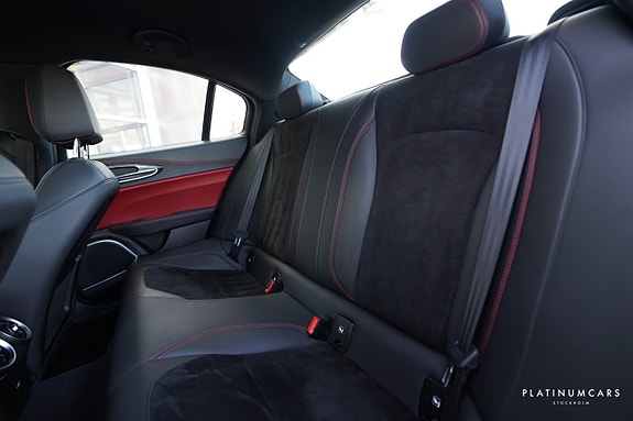 Alfa Romeo Giulia Quadrifoglio 9 of 25