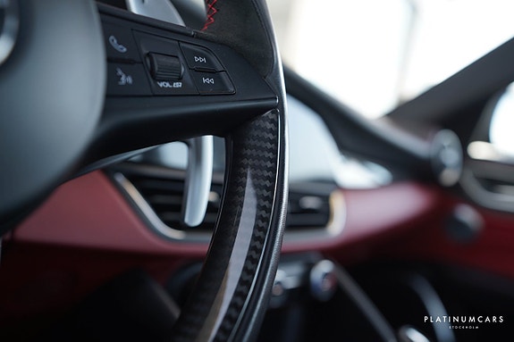 Alfa Romeo Giulia Quadrifoglio 16 of 25