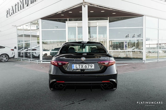Alfa Romeo Giulia Quadrifoglio 4 of 25