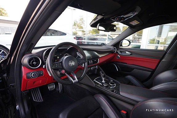 Alfa Romeo Giulia Quadrifoglio 6 of 25