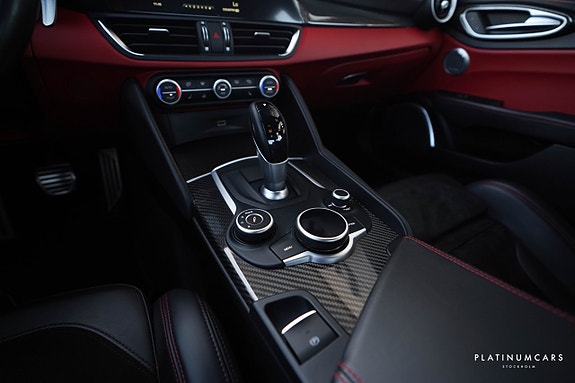Alfa Romeo Giulia Quadrifoglio 12 of 25