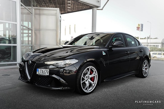 Alfa Romeo Giulia Quadrifoglio 5 of 25