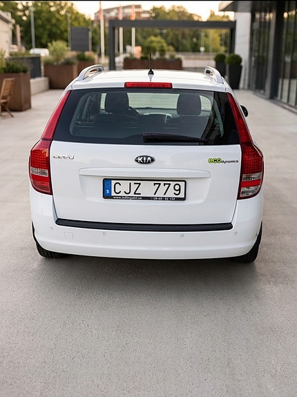 Kia Ceed 3 of 9