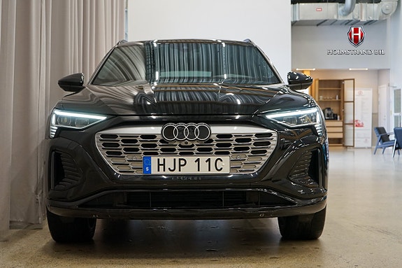 Audi Q8 6 of 27