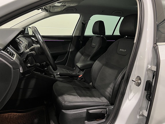 Skoda Octavia Scout 7 of 28