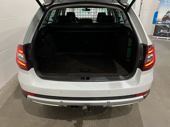 Skoda Octavia Scout 11 of 28