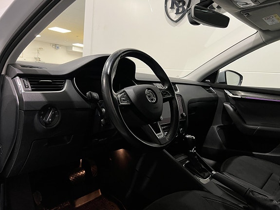 Skoda Octavia Scout 6 of 28