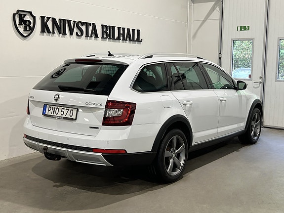 Skoda Octavia Scout 4 of 28
