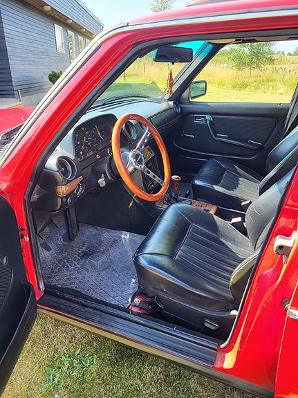 Mercedes-Benz 300 D 4 of 7