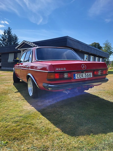 Mercedes-Benz 300 D 2 of 7