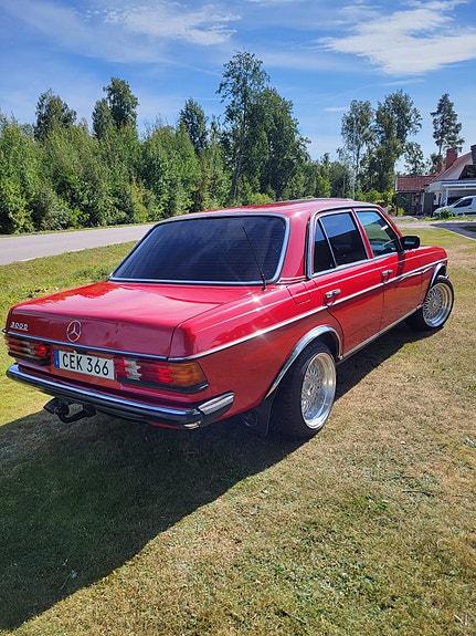 Mercedes-Benz 300 D 3 of 7