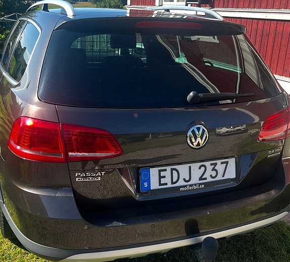 Volkswagen Passat Alltrack 3 of 8