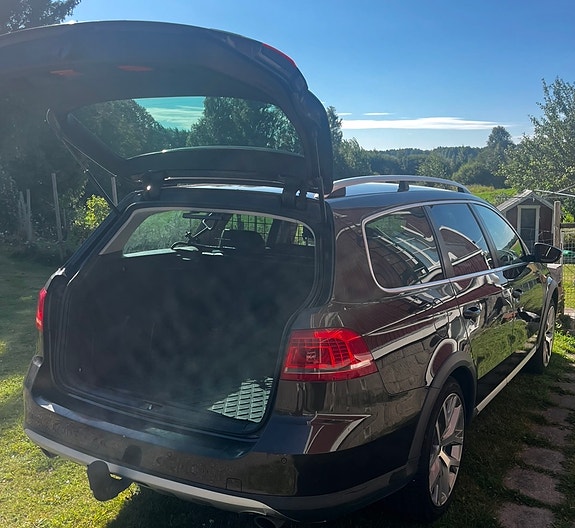 Volkswagen Passat Alltrack 4 of 8