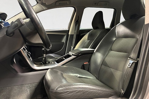 Volvo V70 3 of 17