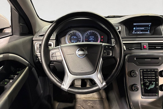 Volvo V70 13 of 17