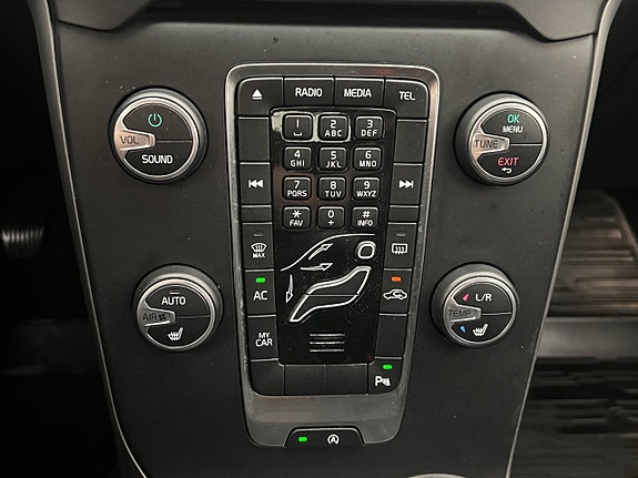 Volvo V40 22 of 28