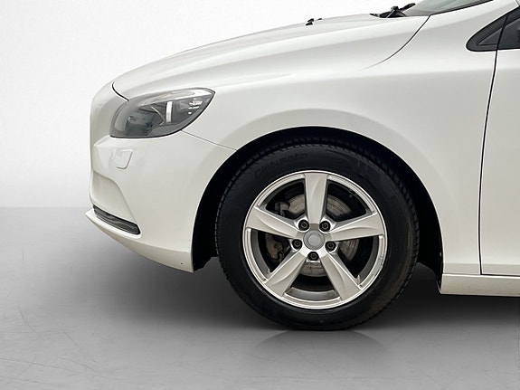 Volvo V40 25 of 28